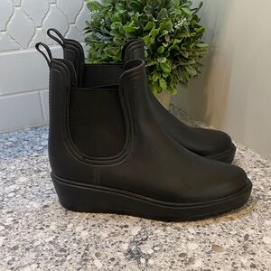 C&C California black rubber rain winter ankle boots womens size 9